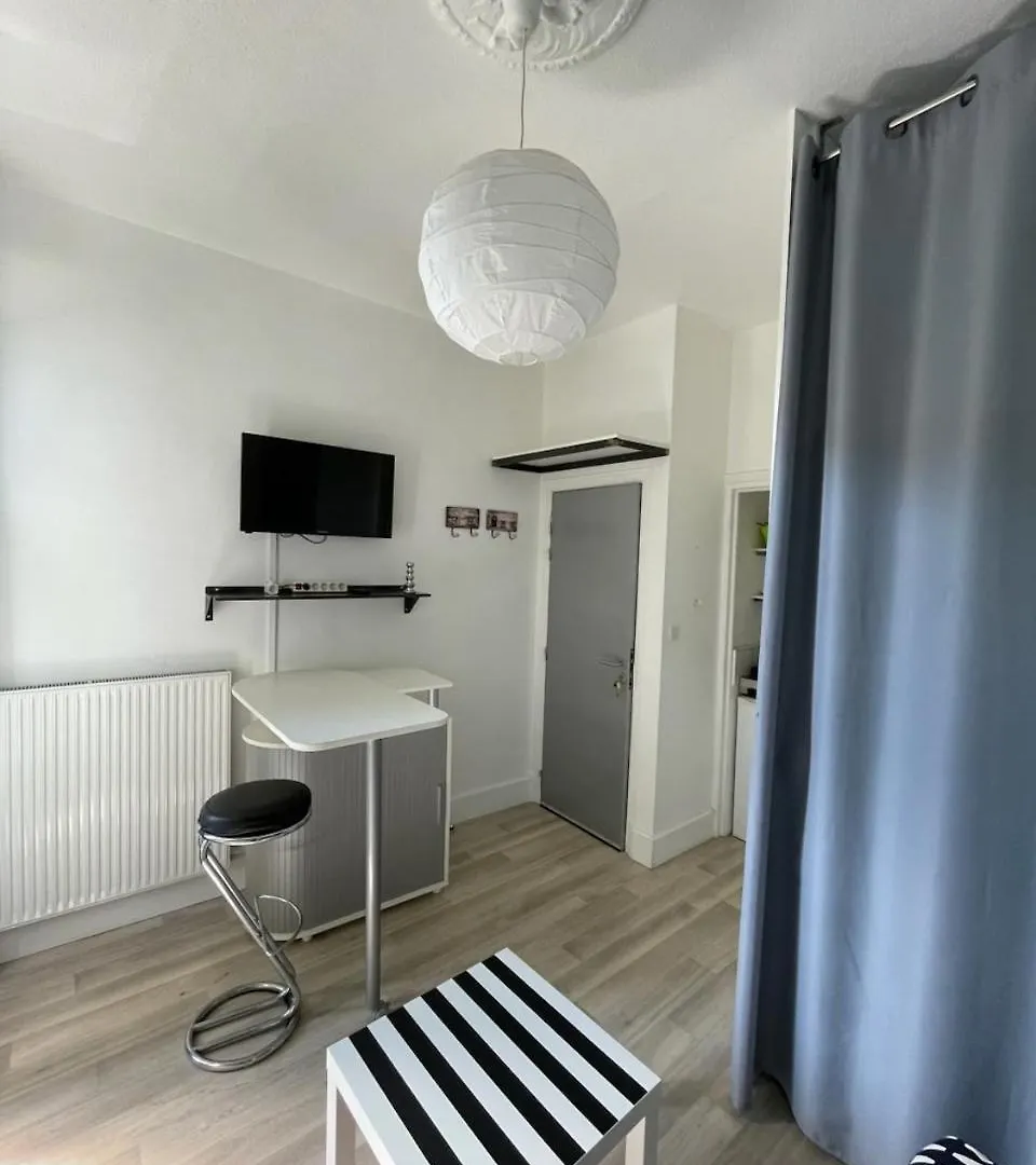 Le Castel Lily 2 - Hypercentre - Face Aux Parcs - Immeuble De Caractere Apartment Vichy
